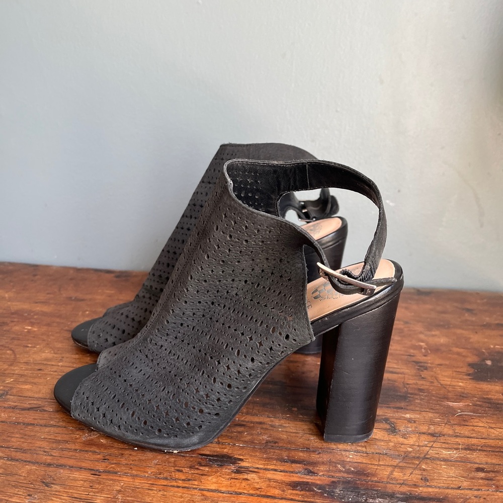Vince Camuto Block Peep Toe chunky heels
